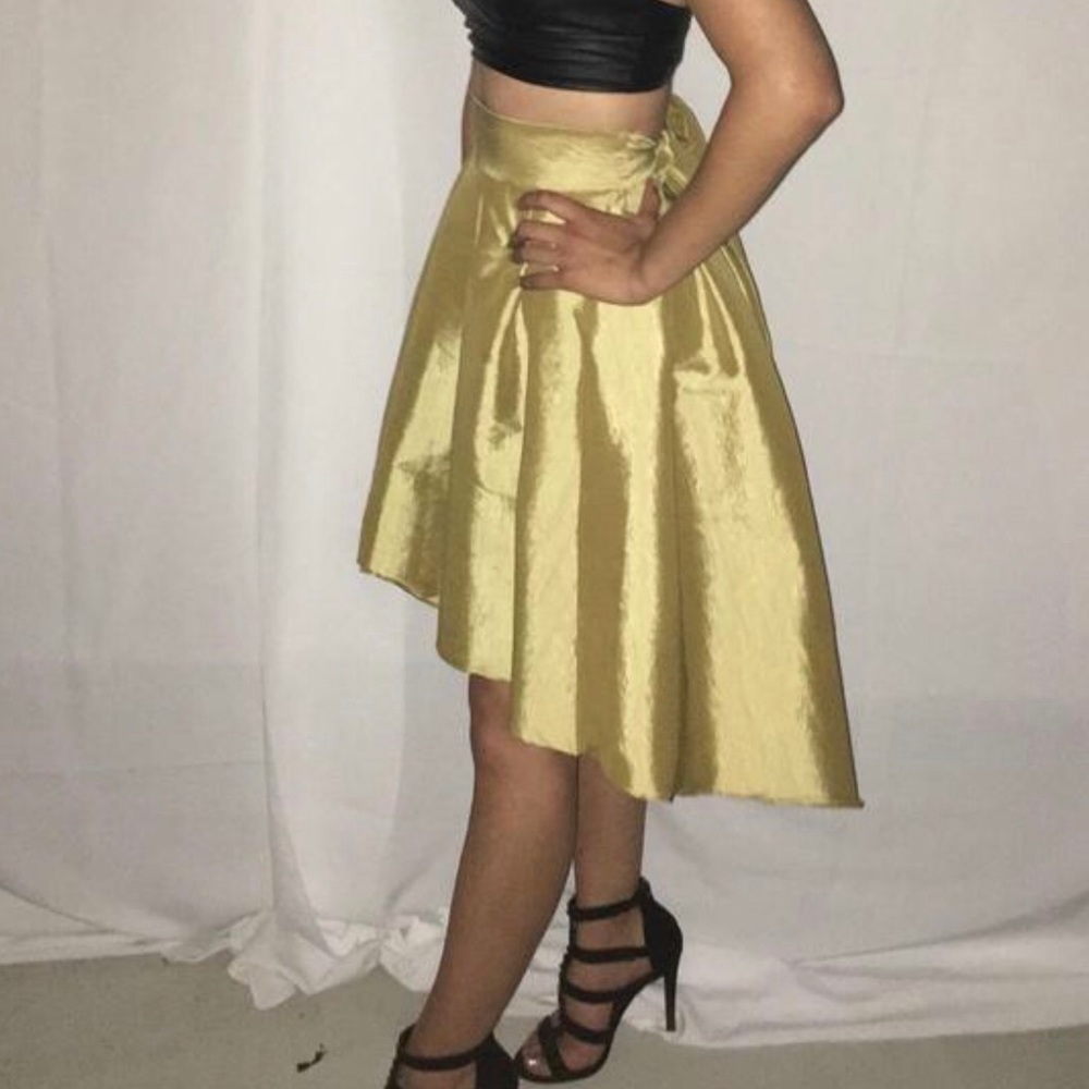 Big gold skirt